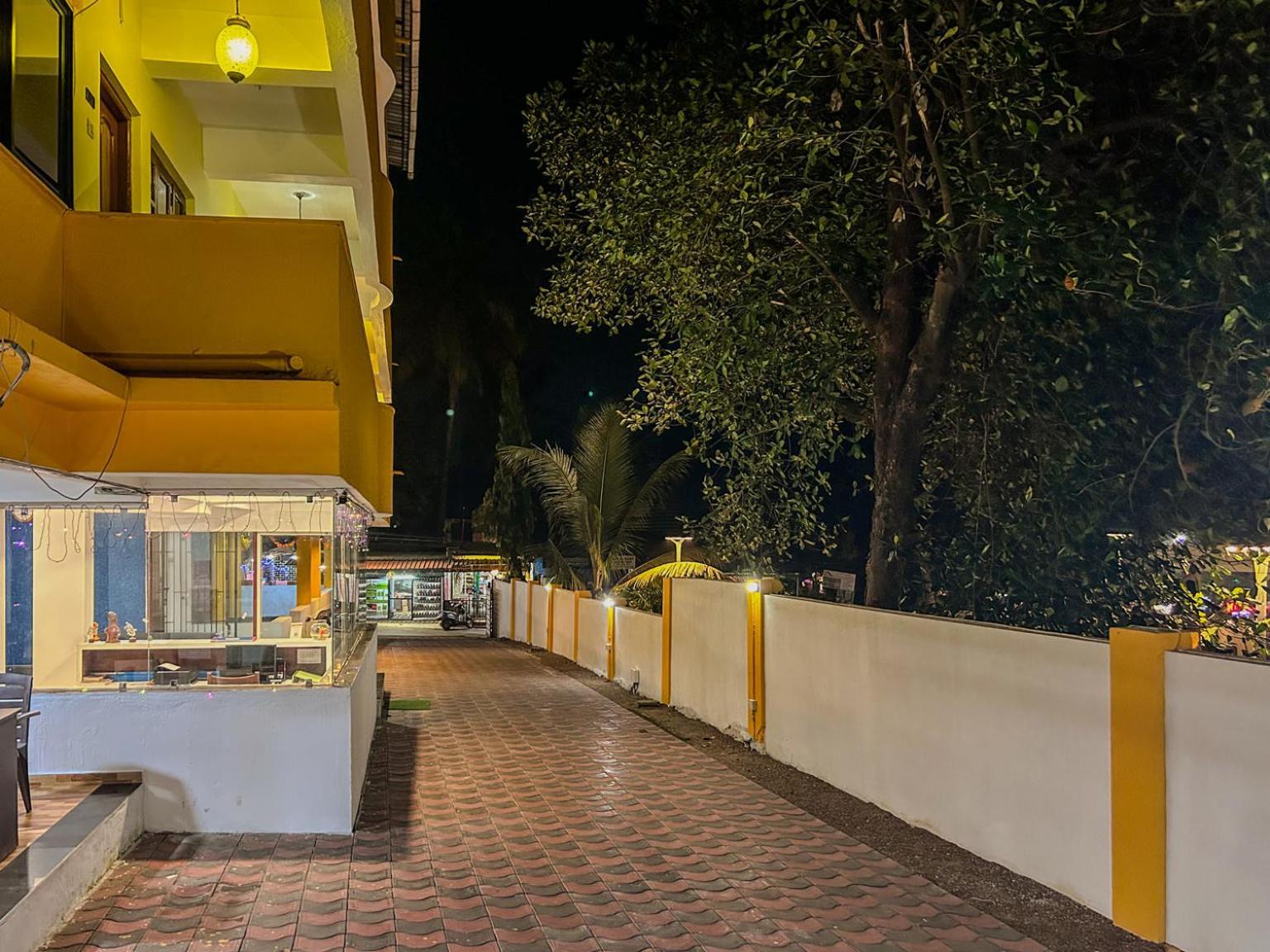 ホテル La Costa Residency アンジュナ エクステリア 写真