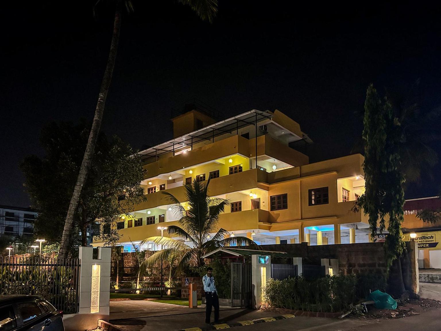 ホテル La Costa Residency アンジュナ エクステリア 写真