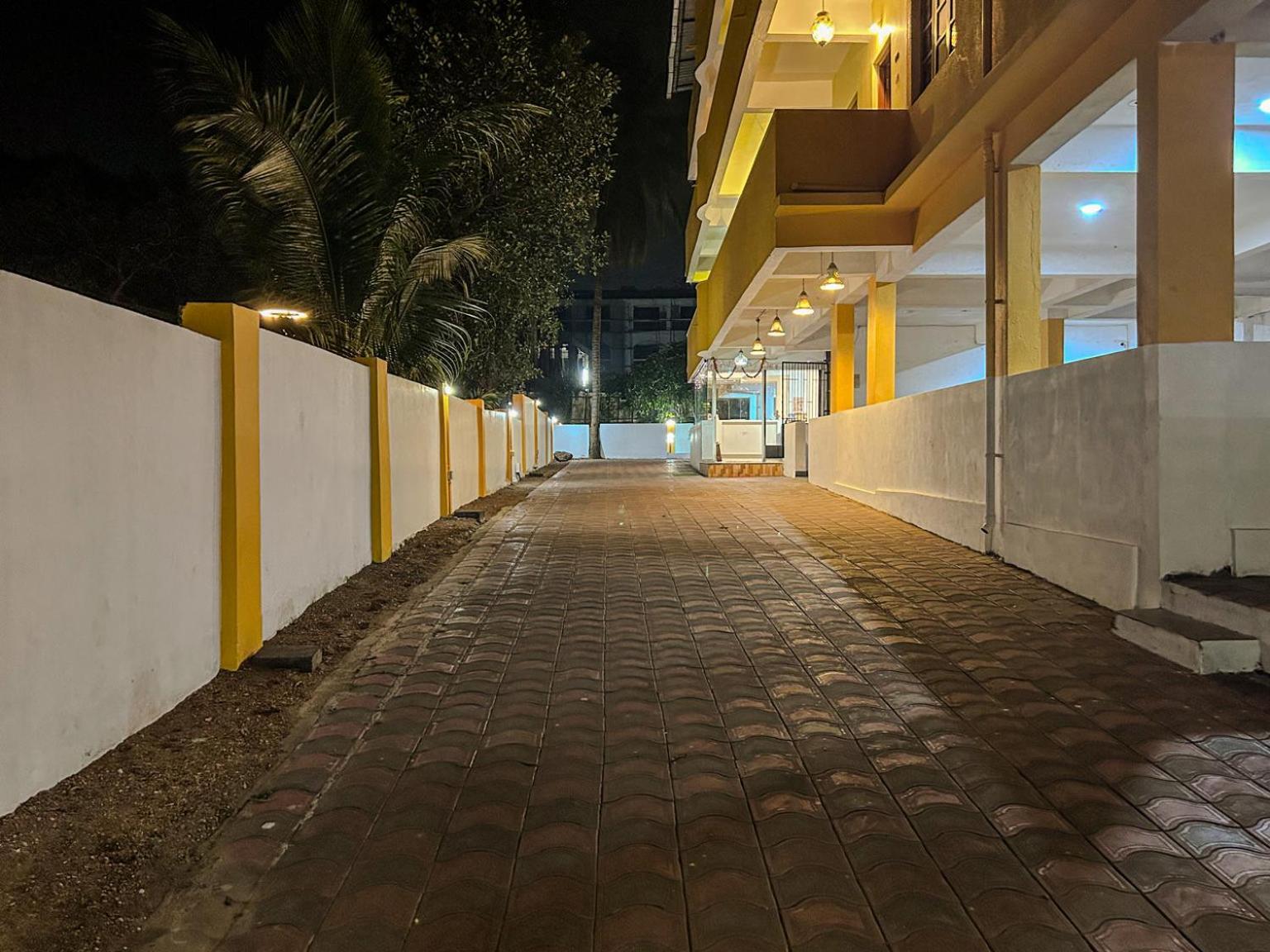 ホテル La Costa Residency アンジュナ エクステリア 写真